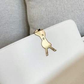 YSL Кожаная сумка через плечо, модель 634305 Изготовлена из высок
