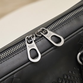 BV - новейшая модель мужской портфеля Изготовлена из кожи высшего