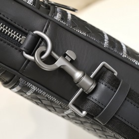 BV - новейшая модель мужской портфеля Изготовлена из кожи высшего