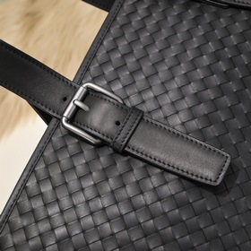 BV - новейшая модель мужской портфеля Изготовлена из кожи высшего