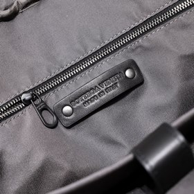 BV - новейшая модель мужской портфеля Изготовлена из кожи высшего