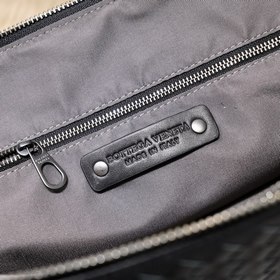 BV - новейшая модель мужской портфеля Изготовлена из кожи высшего