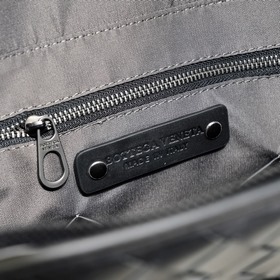 BV - новейшая модель мужской портфеля Изготовлена из кожи высшего