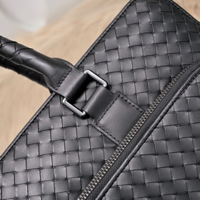 BV - новейшая модель мужской портфеля Изготовлена из кожи высшего