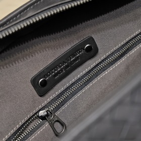 BV - новейшая модель мужской портфеля Изготовлена из кожи высшего