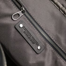 BV - новейшая модель мужской сумки через плечо Изготовлена из кож