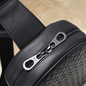 BV - новейшая мужская сумка через плечо Изготовлена из кожи высше
