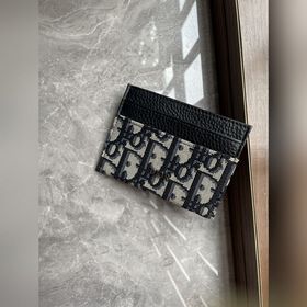 Длинный и компактный кардхолдер Dior Oblique удобен для хранения
