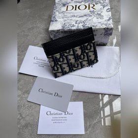 Длинный и компактный кардхолдер Dior Oblique удобен для хранения 