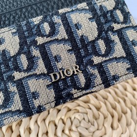 Тонкий и компактный кардхолдер Dior Oblique удобен для хранения к