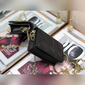Lady Dior Nano клатч Клатч Dior Nano — это элегантный и модный ак