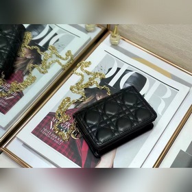 Lady Dior Nano клатч Клатч Dior Nano — это элегантный и модный ак