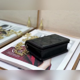 Lady Dior Nano клатч Клатч Dior Nano — это элегантный и модный ак