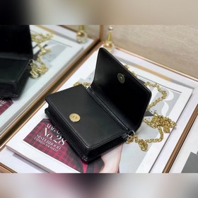 Lady Dior Nano клатч Клатч Dior Nano — это элегантный и модный ак