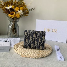 Кожаный кошелек Dior с тремя складками логотипом виде седла, моде