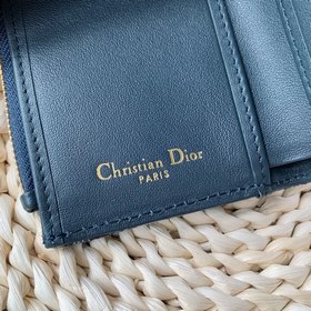 Кожаный кошелек Dior с тремя складками логотипом виде седла, моде