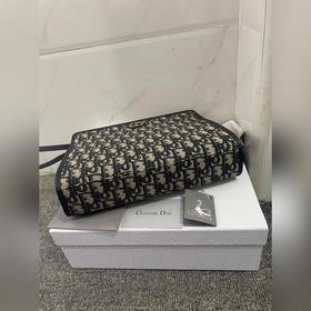 Сумка Dior Oblique из канваса Размеры： 26 × 19,5 × 7 см