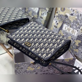 Сумка Dior Oblique из канваса Размеры： 26 × 19,5 × 7 см