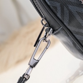Мужская сумка Dior, модель D8008 Эта сумка Dior Lingot является 