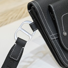 Dior - Новая сумка-саквояж модели D180 Изготовлена из черной кож