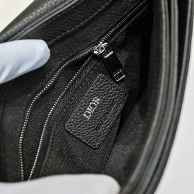 Dior - Новая сумка-саквояж модели D180 Изготовлена из черной кож