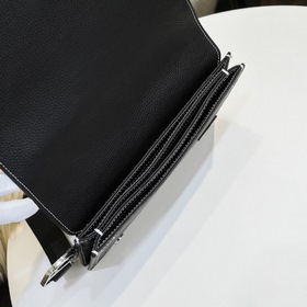 Dior - Новая сумка-саквояж модели D180 Изготовлена из черной кож