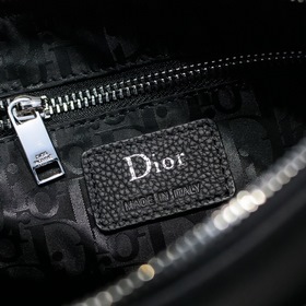 Dior-Dior Ручная сумка Модель 131-5 Изготовлена из черной кожи т