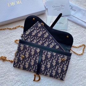 Сумка-саквояж из серии Dior Saddle, модель S5614 Эта сумка с цепо