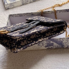 Новая модель сумки для мобильного телефона от Dior, артикул S5641