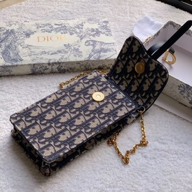 Новая модель сумки для мобильного телефона от Dior, артикул S5641