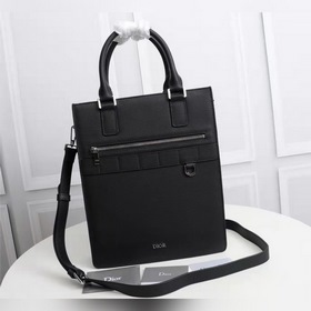 Сумка DIOR Safari Модель： 1ESSH187UMJ Эта сумка Safari отличаетс