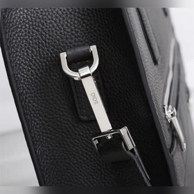 Сумка DIOR Safari Модель： 1ESSH187UMJ Эта сумка Safari отличаетс