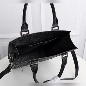 Сумка DIOR Safari Модель： 1ESSH187UMJ Эта сумка Safari отличаетс
