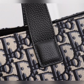 Сумка DIOR Saddle Модель： 1ADSH175YMJ_H00N Эта сумка-седло с модн