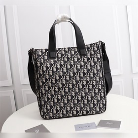 DIOR Модель： 1ADSH175YMJ_H00N Мужская сумка Эта сумка-седло с мо