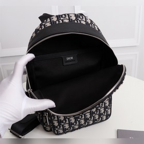 Сумка-рюкзак DIOR Вдохновленный сумкой Rider, этот рюкзак отличае