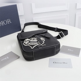 Сумка Dior через плечо  Модель： 1ADPO171 Вышивка виде пчелы Чер