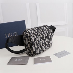 DIOR Поясная сумка-седло Модель： 1ADPO223YKY_H27E Эта сумка-поясн