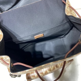 Рюкзак Dior Hit the Road Рюкзак Dior Hit the Road — это новая мод