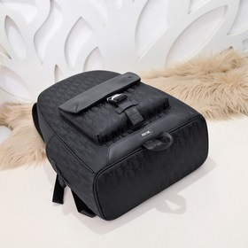 Dior - Новый мужской рюкзак 520 Этот рюкзак — новая модель этого 