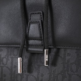 Dior - Новый рюкзак, модель 138-H03E Изготовлен из кожи с изыскан