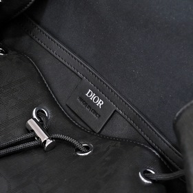 Dior - Новый рюкзак, модель 138-H03E Изготовлен из кожи с изыскан