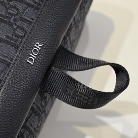 Dior - Новый рюкзак Expolorer Вдохновлен альпинистским стилем, э