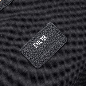 Dior - Новый рюкзак-седло от Dior, модель с черной тканью и кожей