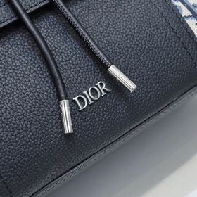 Dior - Новый рюкзак-седло Homme серии Dior Смешанный материал： с