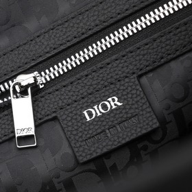 Dior - Новый рюкзак-седло из кожи, модель D143 Изготовлен из рос
