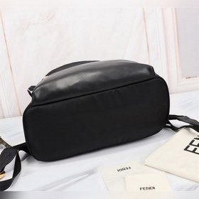 FENDI Рюкзак с металлическими пластинами Артикул： 668568 Материа