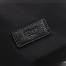 FENDI Рюкзак с металлическими пластинами Артикул： 668568 Материа