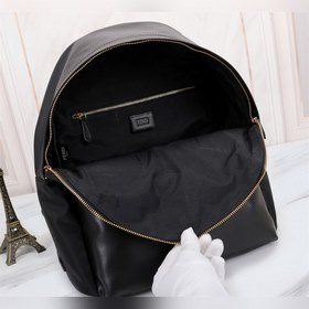 FENDI Рюкзак с металлическими пластинами Артикул： 668568 Материа
