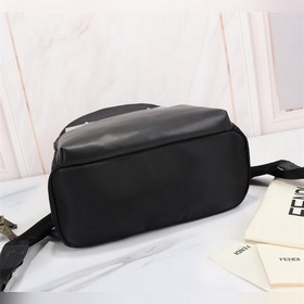 FENDI Рюкзак из белого металла Артикул： 668568  Материал： Вод